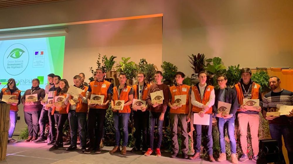 A l’issue des finales, 18 apprenants en formations horticulture et paysage sont montés sur le podium du Concours national de reconnaissance des végétaux 2019, durant le Salon Paysalia 2019à Lyon. ©Val’Hor A l’issue des finales, 18 apprenants en formations horticulture et paysage sont montés sur le podium du Concours national de reconnaissance des végétaux 2019, durant le Salon Paysalia 2019à Lyon. ©Val’Hor